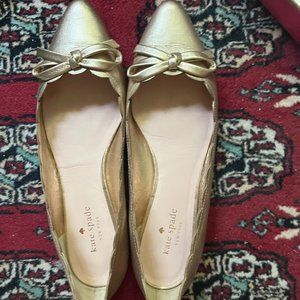Kate Spade Eleni gold pointed toe with bow shoe 8.5